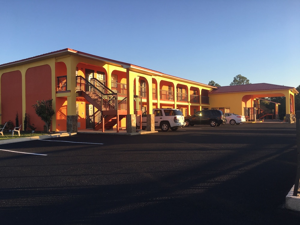 Relax Inn - carbon neutral hotel in Mcrae