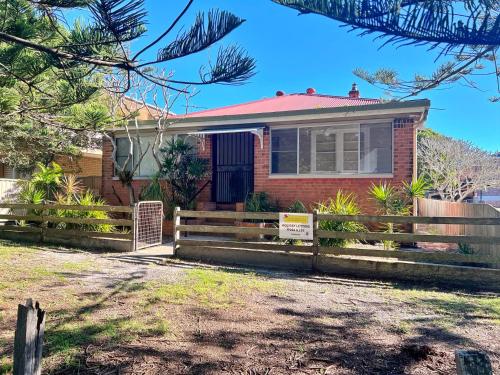 Yia Yias Place Bring your own linen. in South West Rocks, Australia