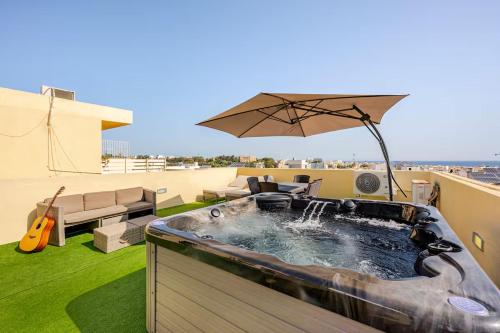 Luxury 3BR Penthouse Jacuzzi & Seaview — 4-Star Luxury Hotel in Swieqi, Malta