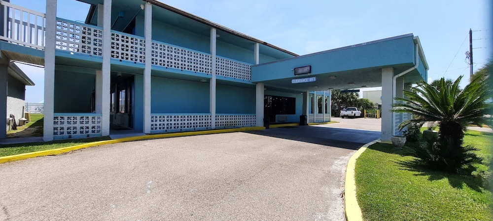 Buccaneer Inn - photo 3