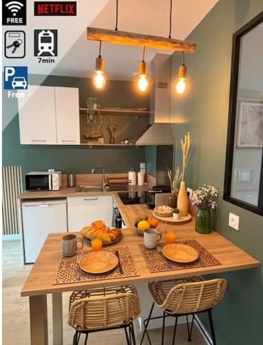 Studio Bois Flotte Cherbourg Netflix Parking in Cherbourg-Octeville, France