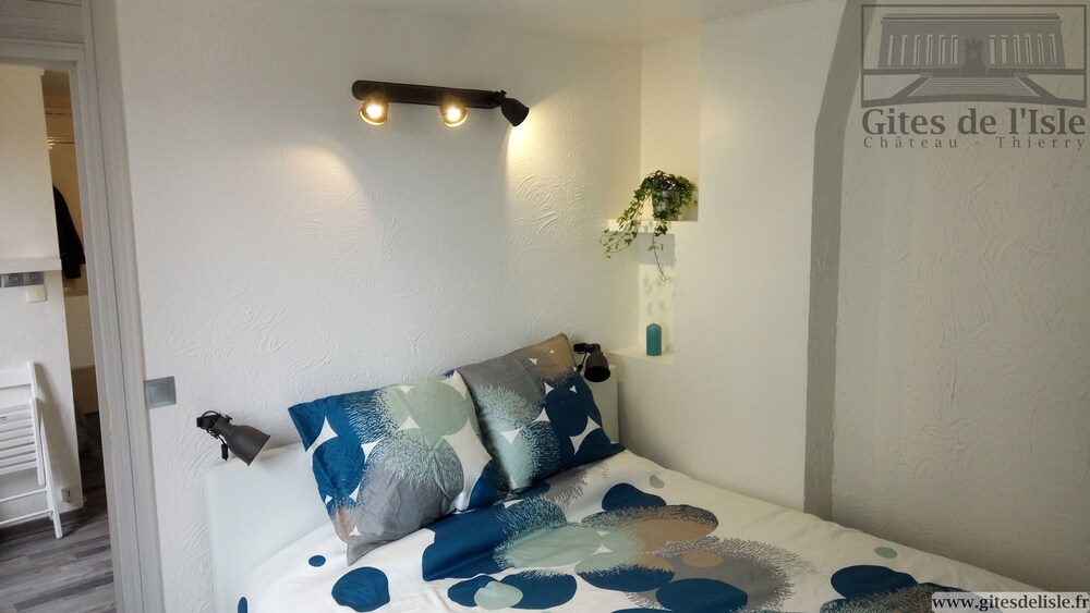 Gites de L’isle Centre Ville Wifi Fibre Netflix Disney Amazon Sejours Pro in Chateau-Thierry, France