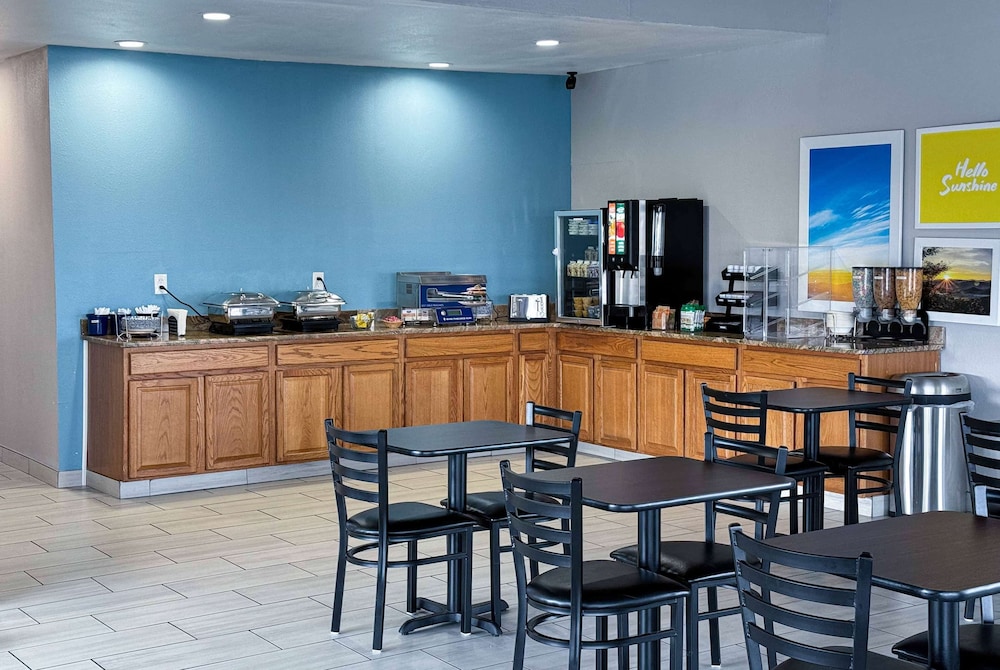 Days Inn & Suites by Wyndham Santa Rosa - photo 15