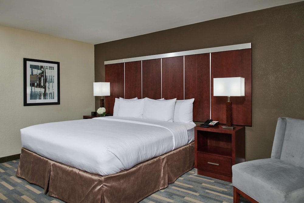 DoubleTree by Hilton Raleigh Crabtree Valley - photo 10