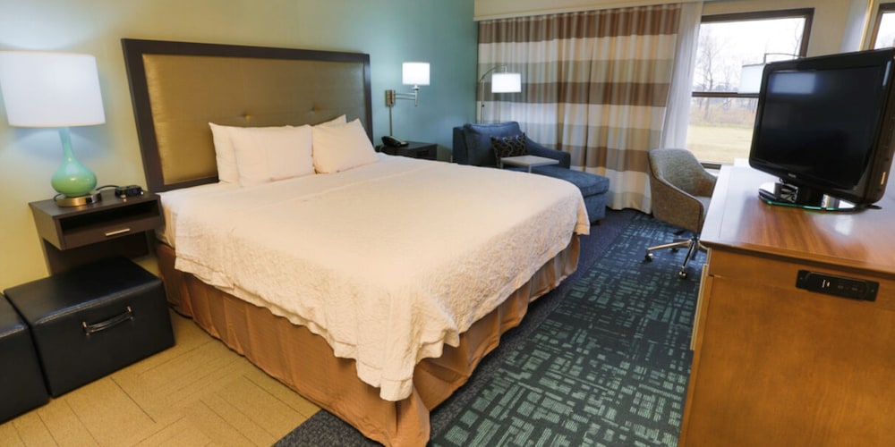 Hampton Inn & Suites Nashville Airport - photo 19