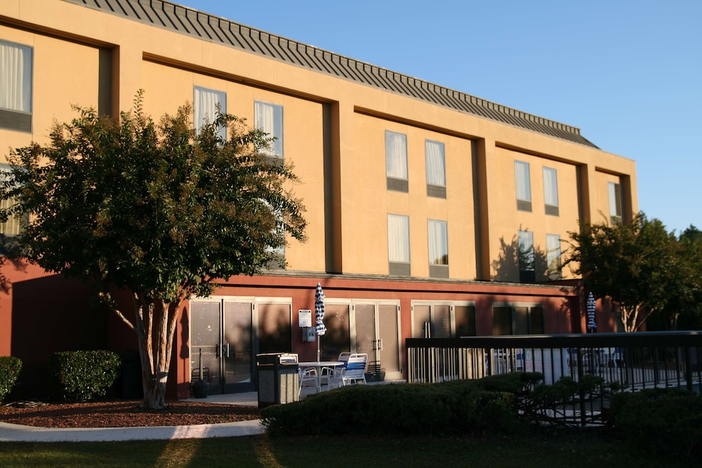 Hampton Inn Laurinburg - photo 36