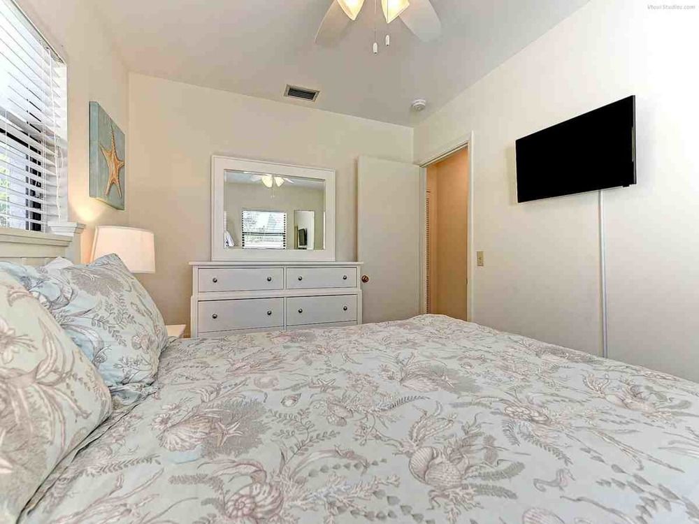 Heron Dolphi by RedAwning in Anna Maria, United States