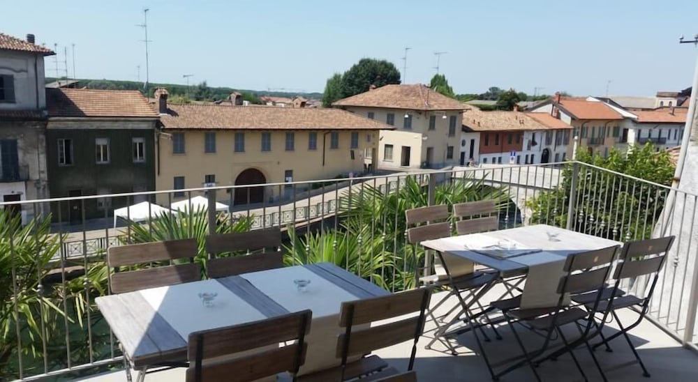 La corte sul naviglio — 4-Star Luxury Hotel in Boffalora Sopra Ticino, Italy