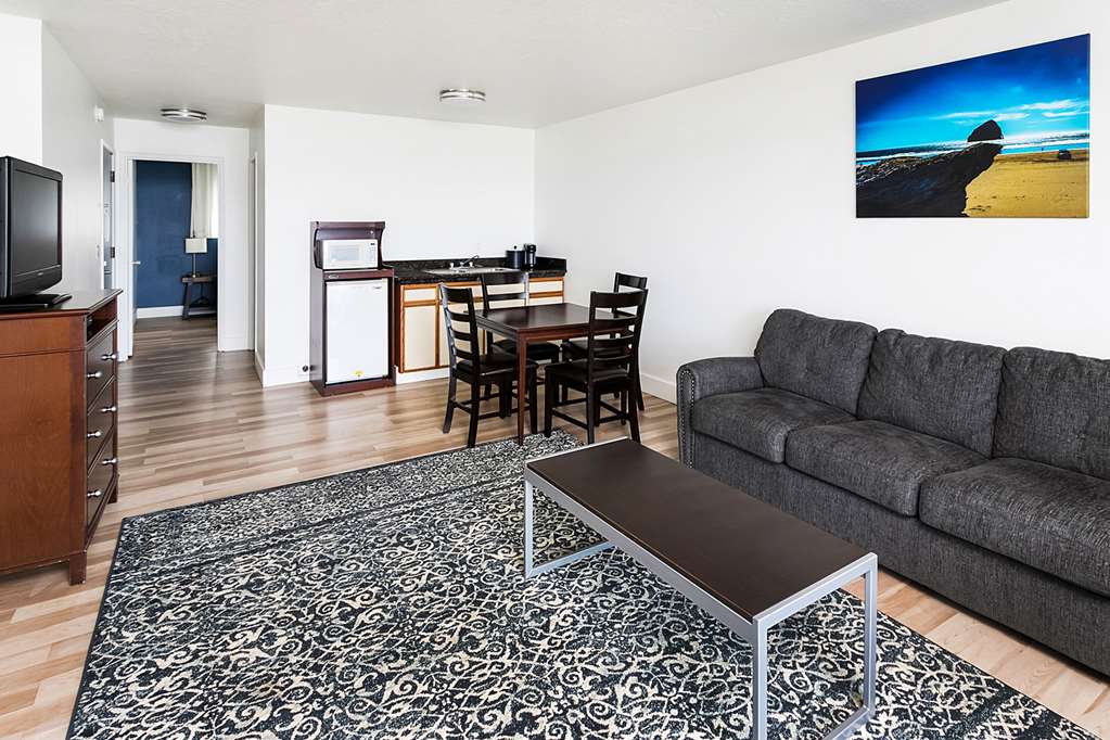 Clarion Inn Surfrider Resort - photo 30