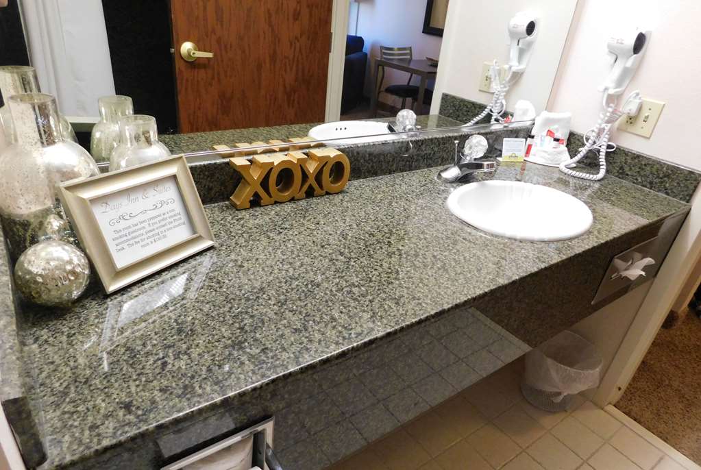 Days Inn & Suites by Wyndham Pocahontas - photo 22