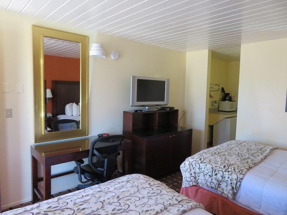 Royal Crest Motel - photo 9