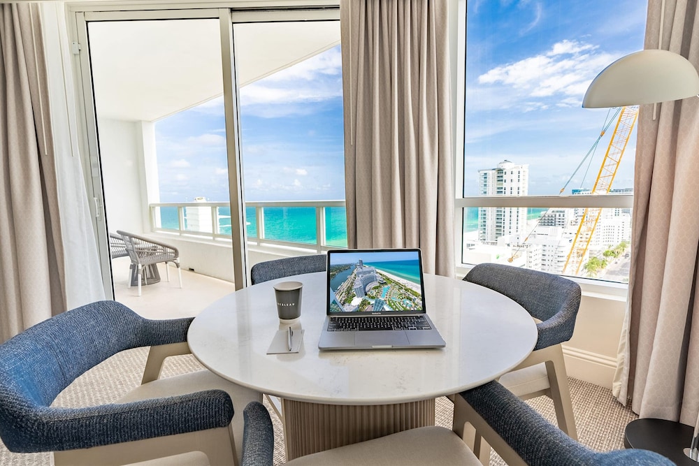 Fontainebleau Miami Beach Private Luxury Suites - photo 282