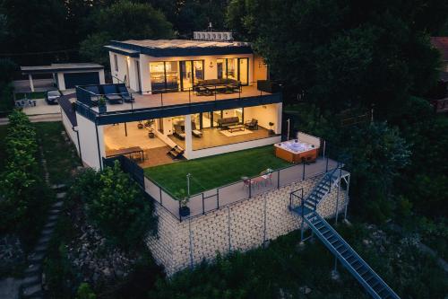 Duna Rév Apartman — 4-Star Luxury Hotel in Bogyiszlo, Hungary