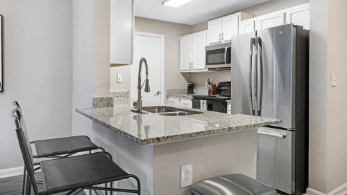 Landing at South Bank 2 Bedrooms in Manchester — 4-Star Luxury Hotel in Richmond, United States