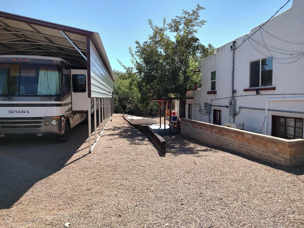 Vigilante Inn Covered Wagon - photo 16