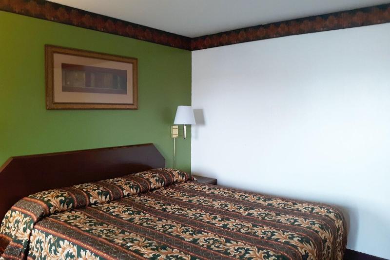 Hotel Kings at Clovis by OYO Rooms - photo 25