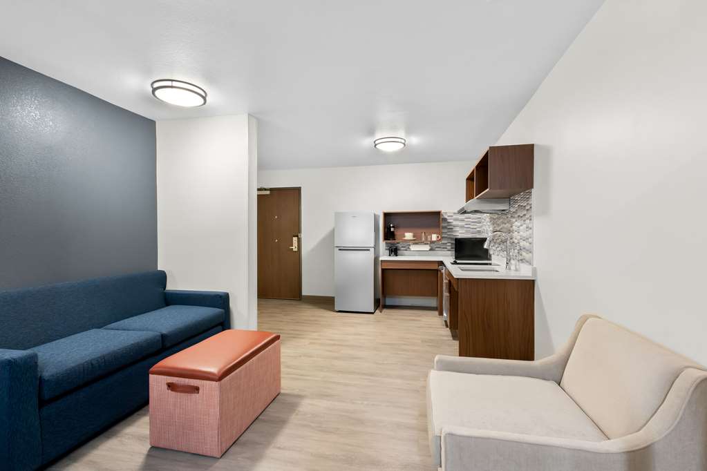 Everhome Suites Glendale Sports Entertainment District - photo 26