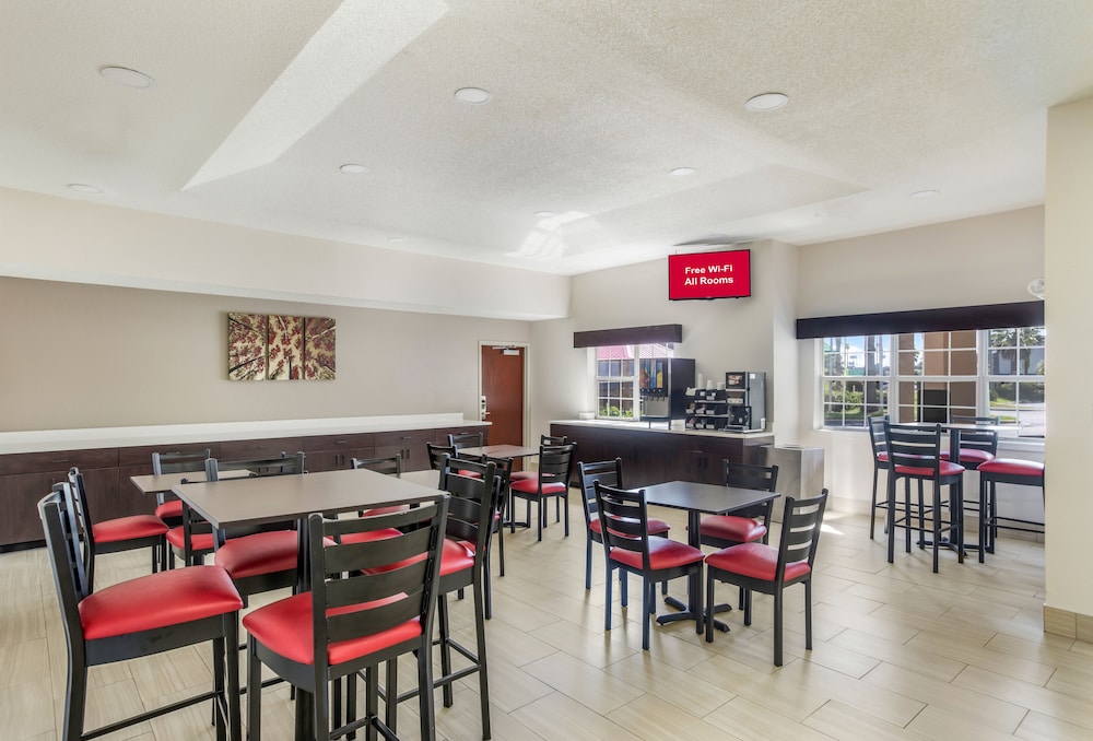 Red Roof Inn PLUS & Suites Savannah I 95 - photo 31