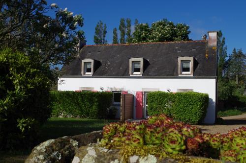 Les Gites du Vallon du Trunvel — hotel in Ploneour-Lanvern