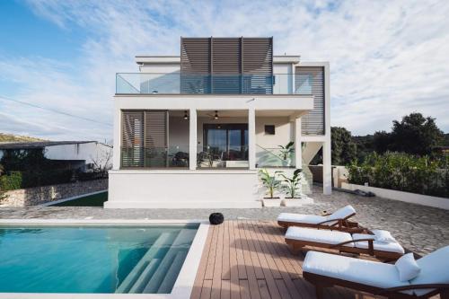 Villa Silente — 4-Star Luxury Hotel in None, Croatia