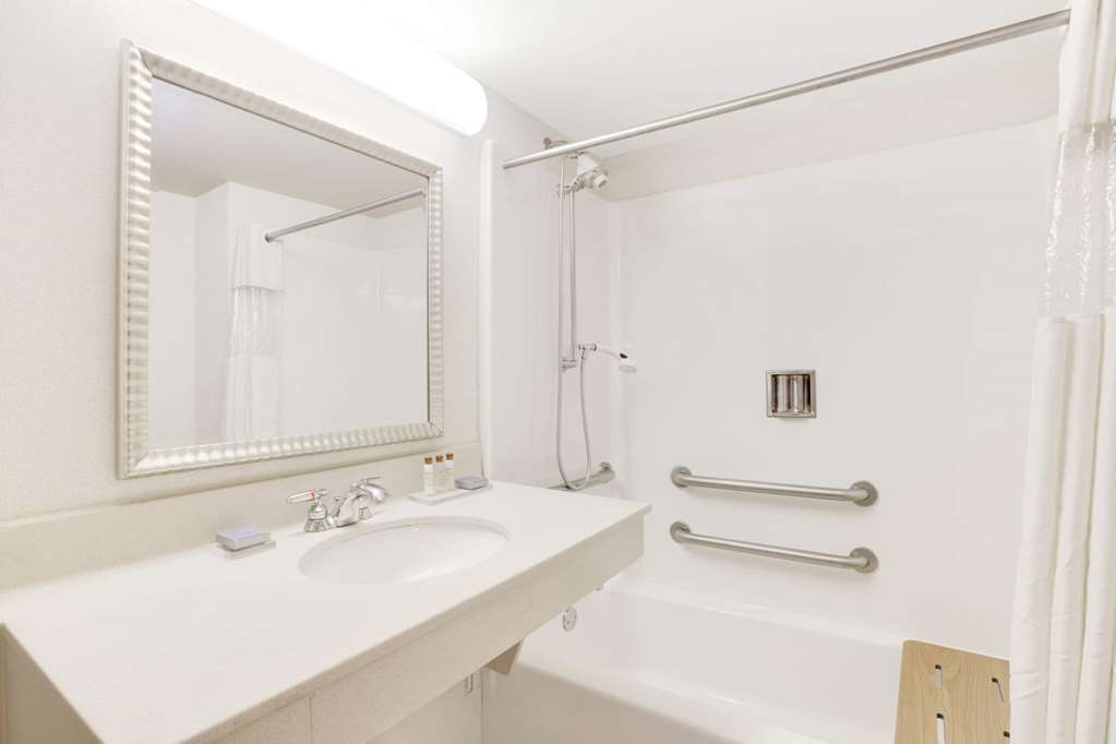 Wingate by Wyndham Bridgeport Clarksburg - photo 14