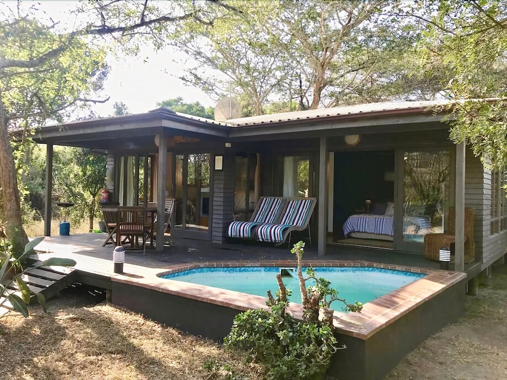 The Grand Luxury Safari Villa Huge Private Pool Hot tub Outdoor Shower Giraffe Tower Free Standing Bath Private Game Reserve Stargazing Ultimate Bush Luxury in Hluhluwe, South Africa