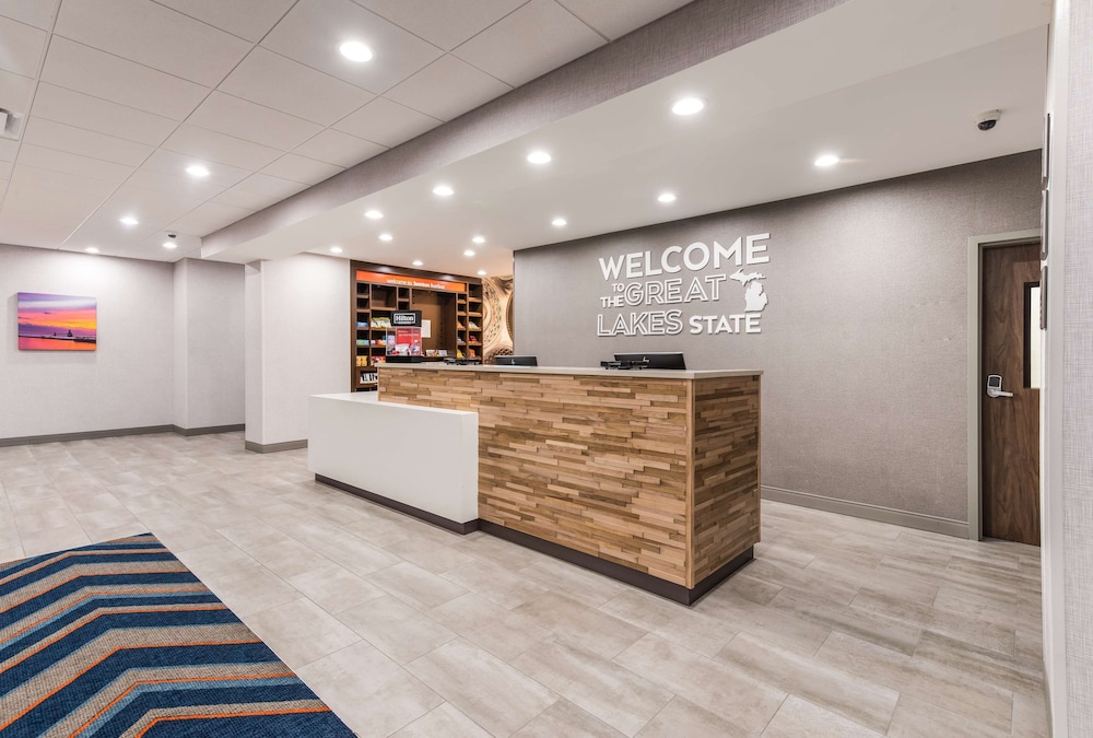 Hampton Inn & Suites Benton Harbor - photo 4