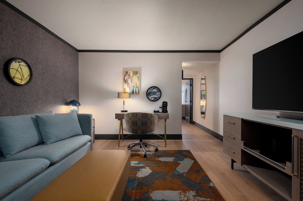 Hotel Indigo Detroit North Troy by IHG - photo 28
