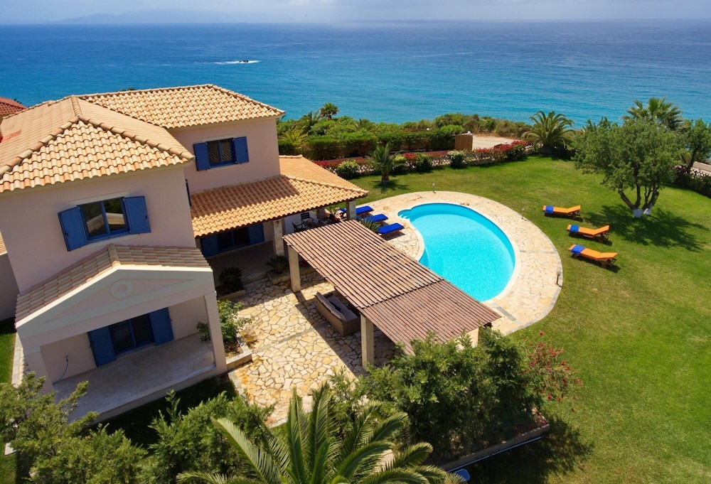 Villa Anemos Spartia Kefalonia — 4-Star Luxury Hotel in Valsamata, Greece