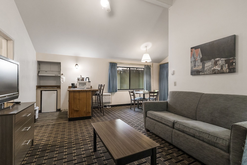 Northern Queen Inn - photo 4