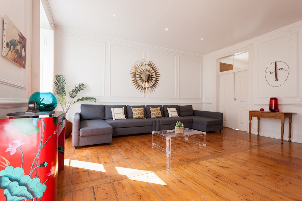 Tejo Vintage Three Bedroom Apartment by LU Holidays — 4-Star Luxury Hotel in Lisbon, Portugal