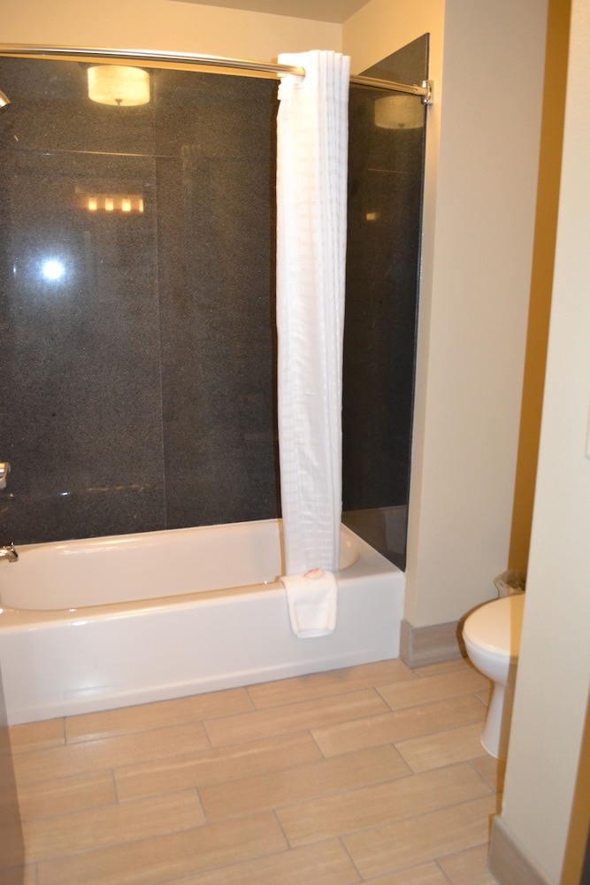 Baymont by Wyndham Grand Forks - photo 27