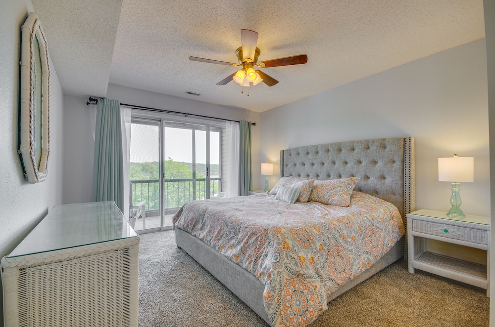 Osage Beach Condo w Private Deck & Lake Views — 4-Star Luxury Hotel in Osage Beach, United States
