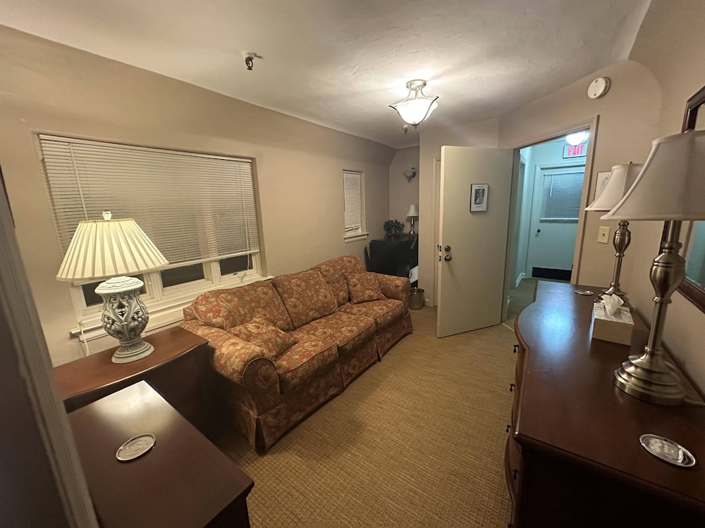 The Oaks B&B Hotel and Spiritual Center - photo 31