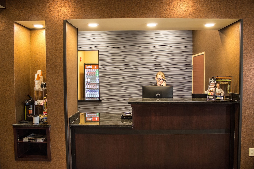 Cobblestone Hotel & Suites Chippewa Falls - photo 12