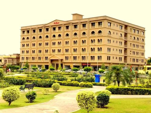 Executive 3 Bedrooms Apartment In Bahria Town — 5-Star Luxury Hotel in Islamabad, Pakistan