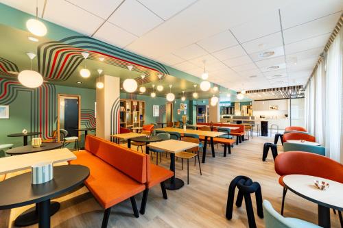 Sweetly Versailles St Cyr L V Cole — hotel in Saint-Cyr-L'ecole