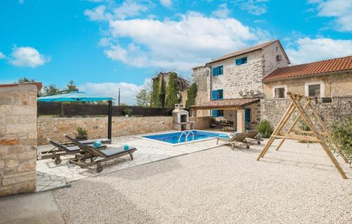 Cassa Antica with outdoor pool near Poreč in Unknown City, Croatia
