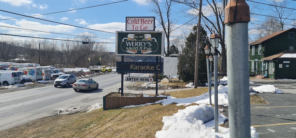 Werry s Cottages Motel & Pub by OYO East Stroudsburg Poconos - photo 16