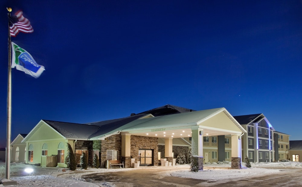 Holiday Inn Express Hotel & Suites Beatrice by IHG - photo 141