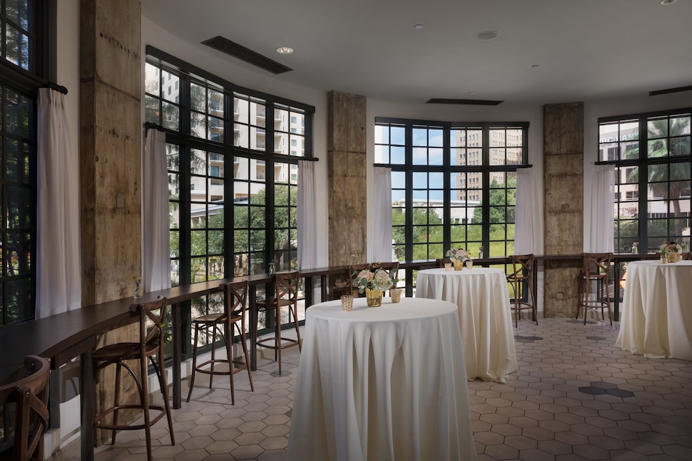 Hotel Valencia Riverwalk - photo 14