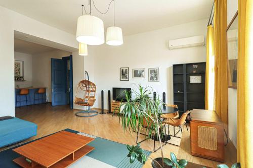 Charming 2BR Near Rooms Hotel By Wehost