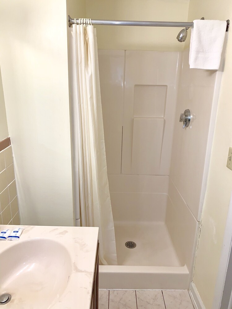 American Inn Lee - photo 16