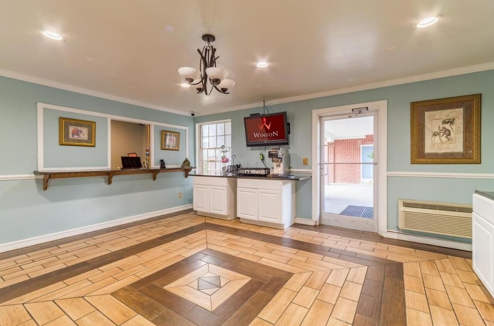 Winton Inn & Suites - photo 4