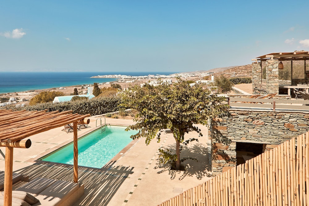Diles & Rinies — 4-Star Luxury Hotel in Tinos, Greece