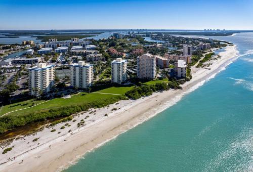 Estero Beach and Tennis 208A Gulf Front Condo in Paradise condo — 4-Star Luxury Hotel in Fort Myers Beach, United States