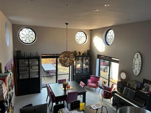 Koetshuis aan het water 3 bedroom villa — 4-Star Luxury Hotel in Voorburg, Netherlands