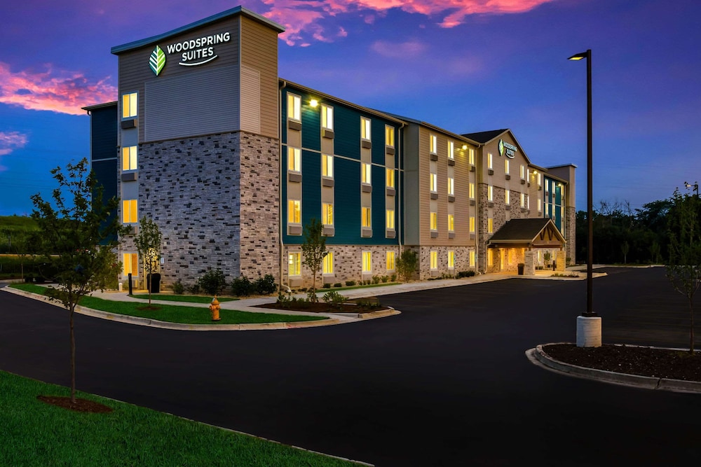 WoodSpring Suites Chicago Addison - photo 24