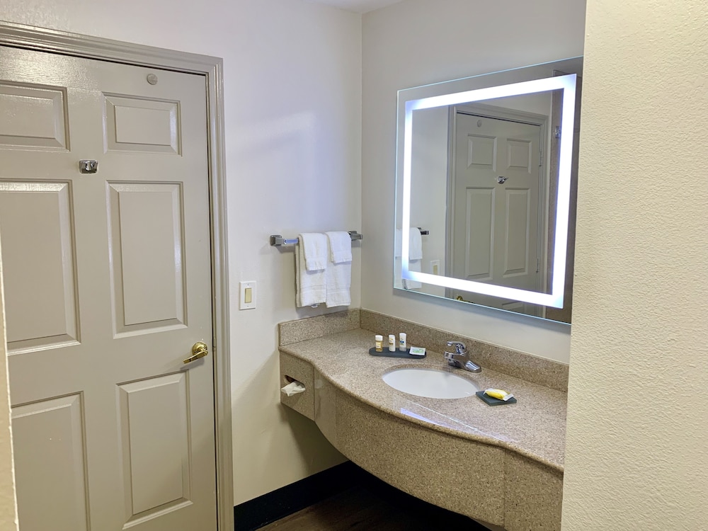 Kemah Edgewater Hotel SureStay Collection by Best Western - photo 16
