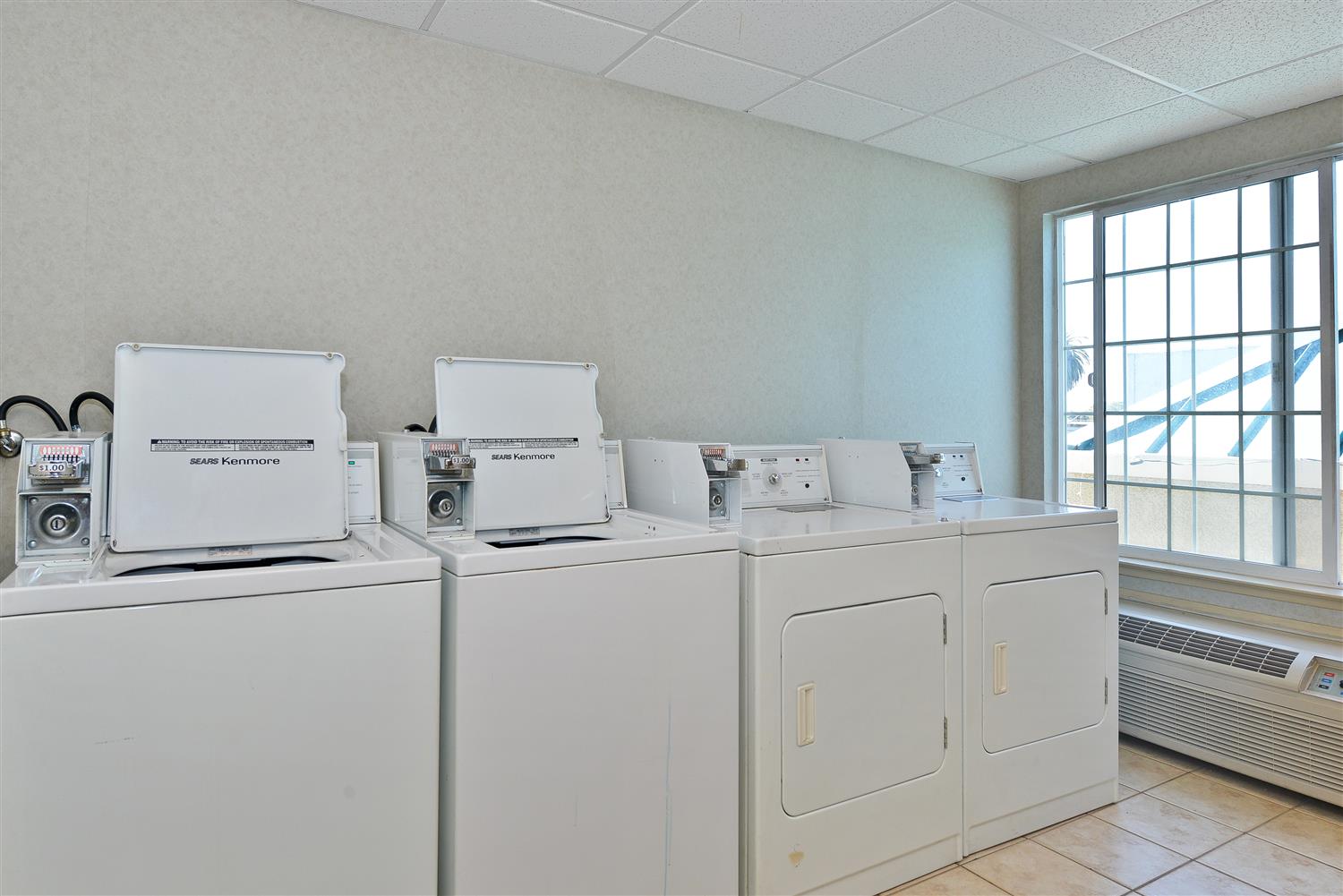 Airport Inn and Suites - photo 17
